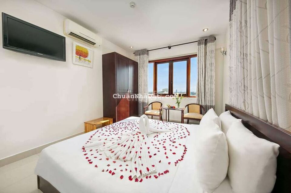 Cho thuê khách sạn 8 tầng ngay mặt biển Mỹ Khê