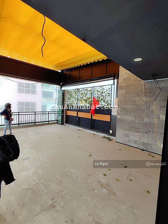 Góc Ngô Đức Kế Q.1 (L1) giá cho thuê chỉ 20tr có sân vườn LH: 0903752978