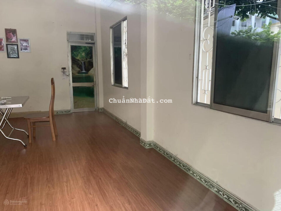 Cho thuê MB riêng biệt trung tâm gần Lê Duẩn. Khu phố thời trang tấp nập, đông người qua lại