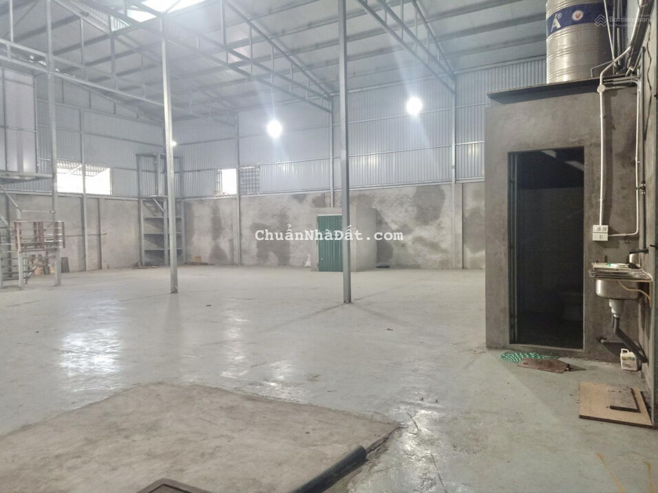 Cho thuê kho rộng giá rẻ 300m2 ở Yên Duyên Yên Sở, nền cao mái thoáng kín đáo Cho thuê kho rộng giá rẻ 300m2 ở Yên Duyên Yên Sở, nền cao mái thoáng kín đáo