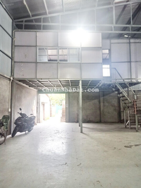 Cho thuê kho rộng giá rẻ 300m2 ở Yên Duyên Yên Sở, nền cao mái thoáng kín đáo Cho thuê kho rộng giá rẻ 300m2 ở Yên Duyên Yên Sở, nền cao mái thoáng kín đáo