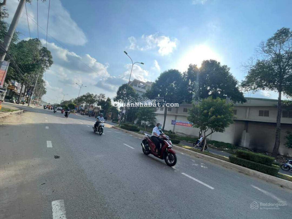 Cho thuê mặt tiền ngang 11m đường Nguyễn Văn Cừ Cho thuê mặt tiền ngang 11m đường Nguyễn Văn Cừ