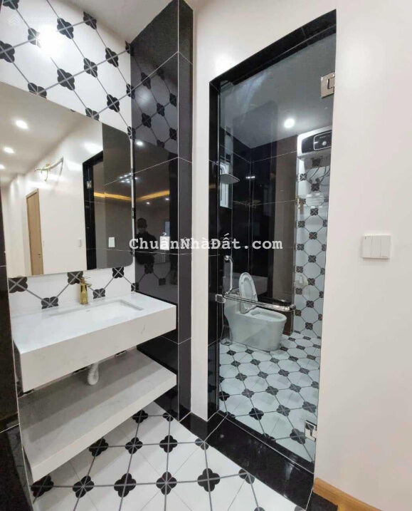 Chính chủ cho thuê nhà mới xây tại Liễu Giai 90m2x7T có hầm có thang máy giá 65tr/tháng