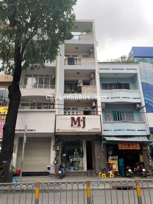 Cho thuê tòa nhà văn phòng Nguyễn Cửu Vân P. 17 Q. Bình Thạnh DT 6mx12m trệt 4lau, sàn trống suốt