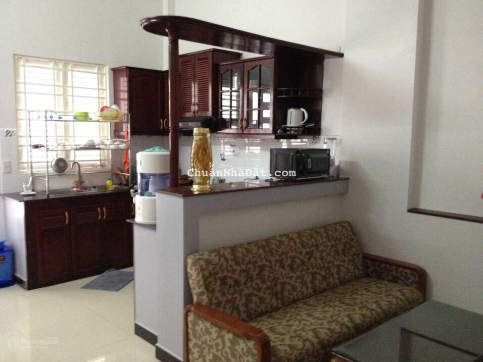 Cho thuê nhà mặt tiền nguyên căn gần siêu thị Go giá 15 triệu tháng