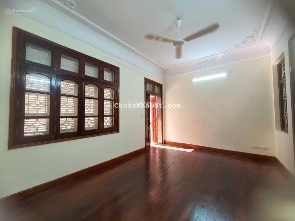 Tôi cần cho thuê mặt phố Trung Kính, vị trí KD siêu tốt, DT 110m2 * 4 tầng, giá 55tr/th