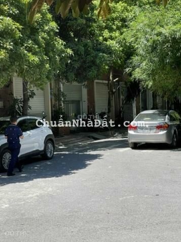 Cho thuê biệt thự làng việt kiều 3,5 tầng làm văn phòng, ở trung tâm tiếng tiếng anh