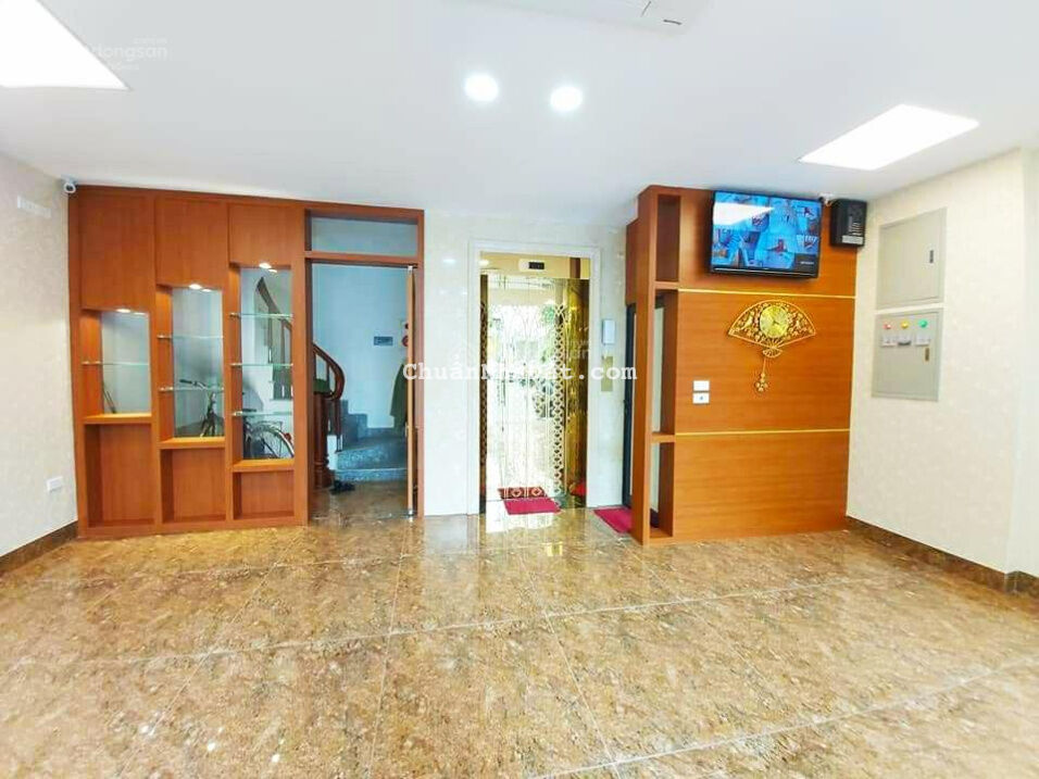 Cho thuê tòa nhà mặt phố, đầu phố Quang Trung Hà Đông. DT 90m2, MT 6m, 6 tầng, thông sàn. Giá 70tr