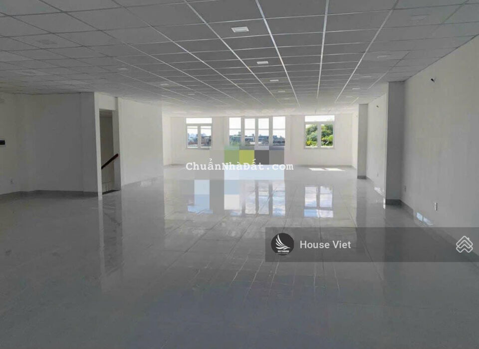 Cho thuê nhà 3 tầng mặt tiền Phạm Hùng, ngay trục chính Đà Nẵng - Quảng Nam