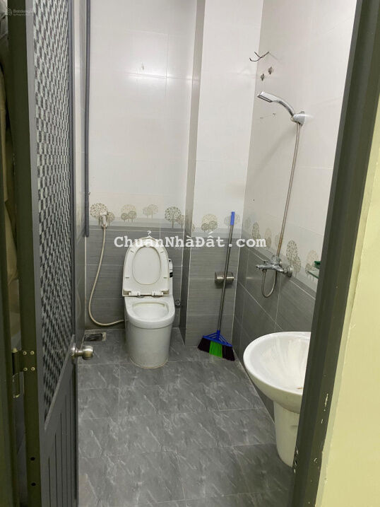 Cho thuê nhà 3 tầng Nguyễn Hữu Thọ - 3 tầng mới. Trống suốt - DT 125m2