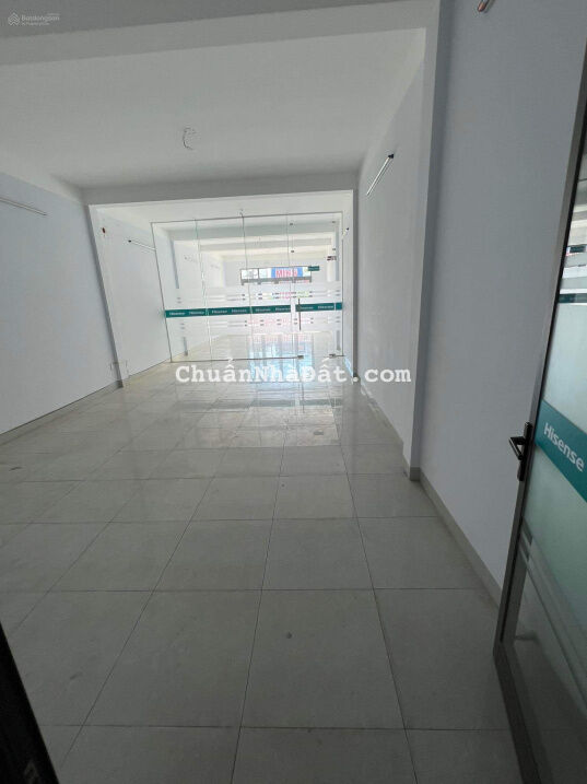 Cho thuê nhà 4 tầng đường Lê Đình Lý - thang máy, trống suốt - điều hoà - sát Nguyễn Văn Linh