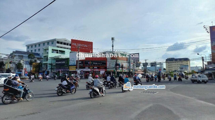 Cho thuê góc đẹp 2 mặt tiền Nguyễn Văn Cừ