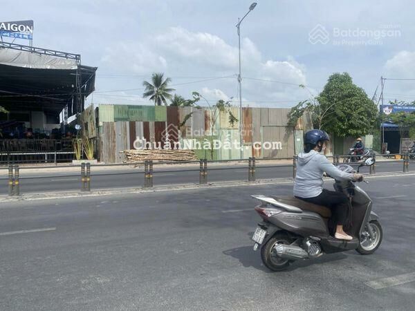 Cho thuê mặt tiền ngang 20m Trần Hoàng Na