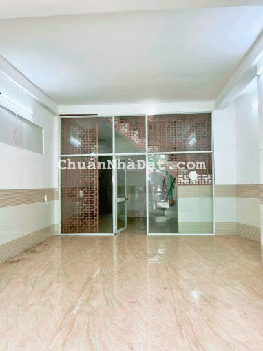 Cho thuê nhà lầu mặt tiền đường Đề Thám xéo ngã 3 Nguyễn Khuyến