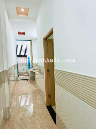 Cho thuê nhà lầu mặt tiền đường Đề Thám xéo ngã 3 Nguyễn Khuyến