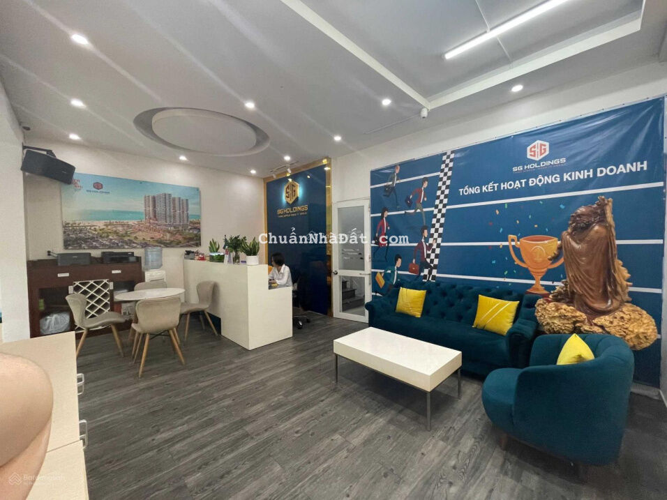 Gấp! Cho thuê nhà giá rẻ Đường Hoa Lan Phú Nhuận 10X20m H T 3L với 70triệu