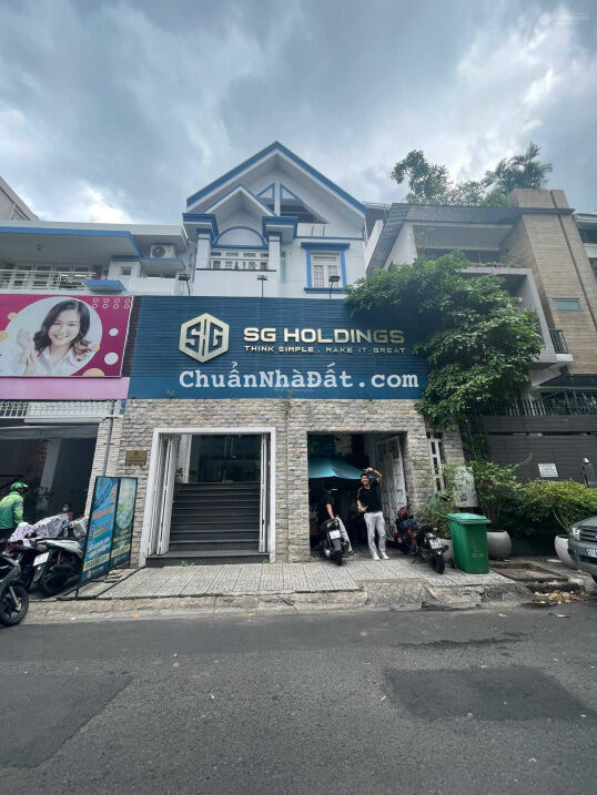 Gấp! Cho thuê nhà giá rẻ Đường Hoa Lan Phú Nhuận 10X20m H T 3L với 70triệu