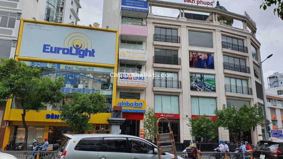 Ngang 12m - cho thuê nhà mặt tiền 122 Nguyễn Văn Trỗi, Quận Phú Nhuận