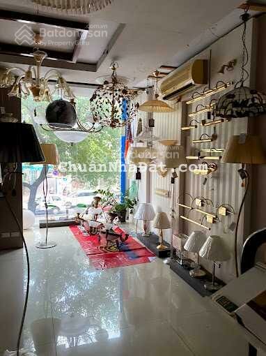 Ngang 12m - cho thuê nhà mặt tiền 122 Nguyễn Văn Trỗi, Quận Phú Nhuận