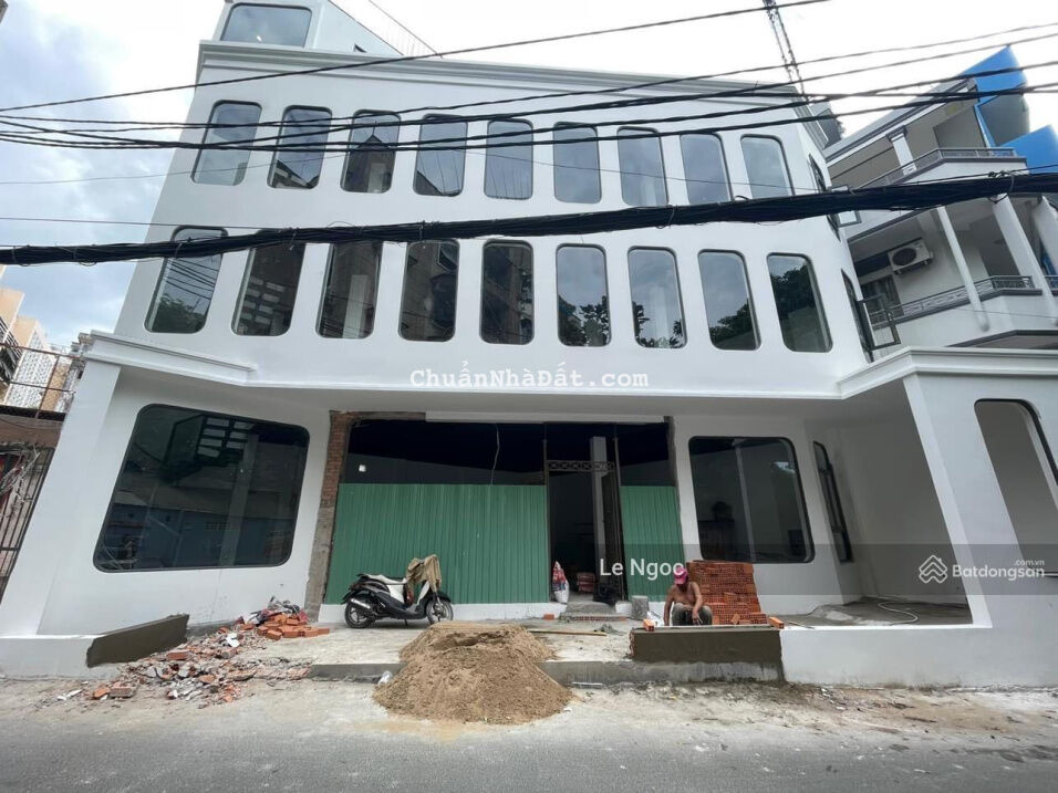 Cho thuê nhà đường Nguyễn Thị Minh Khai  ngang 12m Quận 1