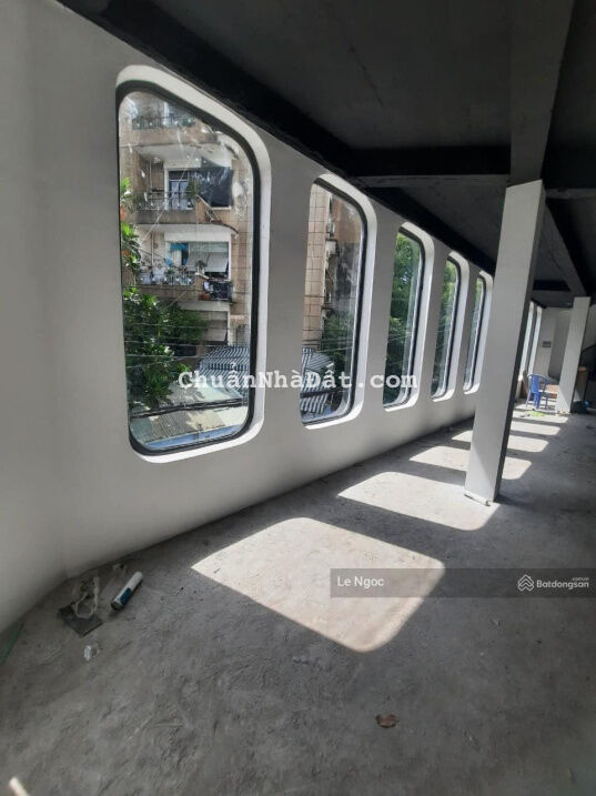 Cho thuê nhà đường Nguyễn Thị Minh Khai  ngang 12m Quận 1