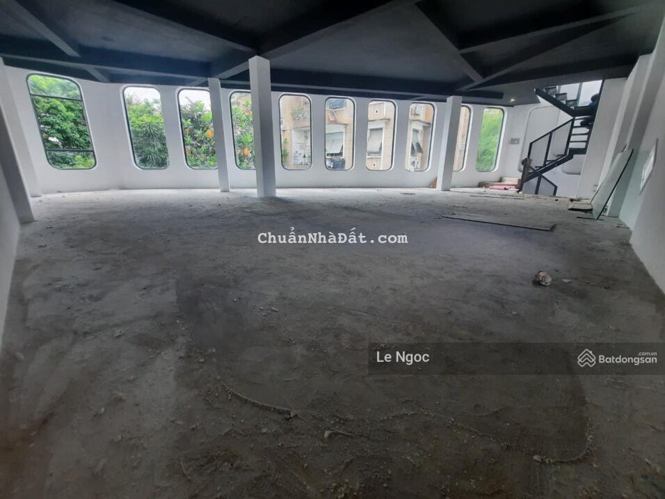 Cho thuê nhà đường Nguyễn Thị Minh Khai  ngang 12m Quận 1