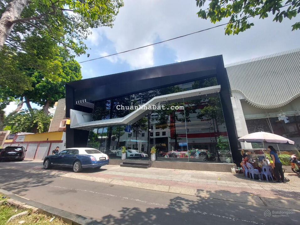 Cho thuê Showroom 1000m2 20mx25m trệt lầu siêu đẹp đắc địa