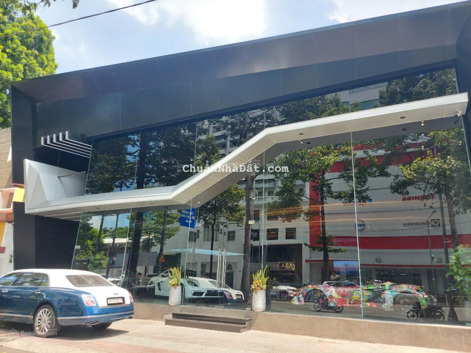 Cho thuê Showroom 1000m2 20mx25m trệt lầu siêu đẹp đắc địa