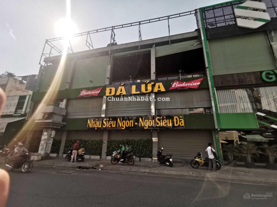 Tòa nhà mặt tiền Lê Hồng Phong Quận 10