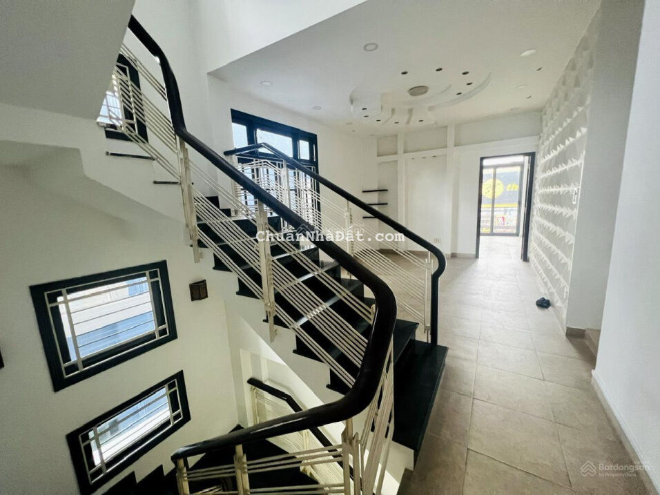 Hàng vip căn Góc giá siêu tốt cực kì thích hợp cho ai làm spa, ngân hàng, văn phòng, nha khoa