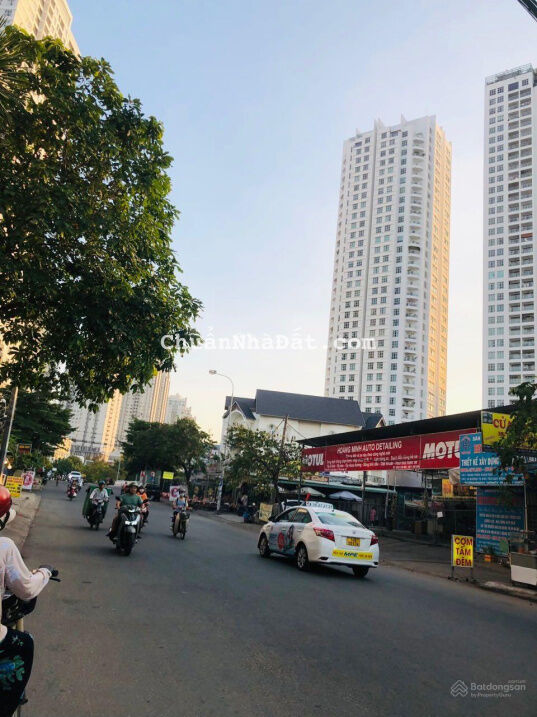 Cho thuê nhà biệt thự 11x14m, 1lầu giá 30tr mặt tiền 793 Trần Xuân Soạn Quận 7, cách LotteMart 700m