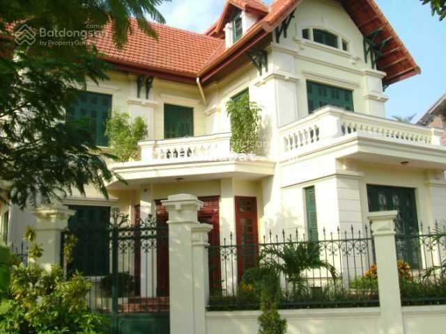 Không ở nên cần cho thuê gấp nhà mặt tiền đường Phạm Hữu Lầu, Quận 7. Giá cho thuê 55tr/th