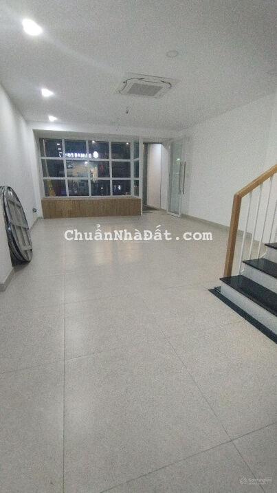 Mặt bằng riêng biệt khu dân cư Kim Sơn - Tân Phong - Quận 7. DT 4x18m giá 19 triệu/th