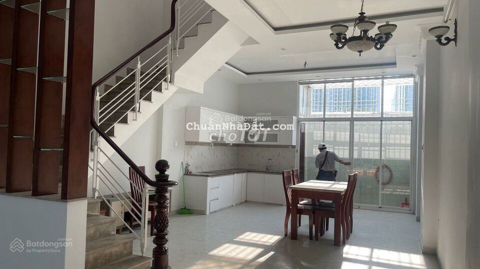 Nhà nguyên căn đường D6 - Bình Thuận - Quận 7. DT 5x15m 4 tầng giá 23tr/th