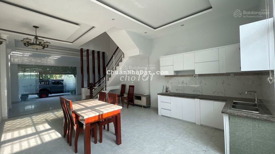 Nhà nguyên căn đường D6 - Bình Thuận - Quận 7. DT 5x15m 4 tầng giá 23tr/th