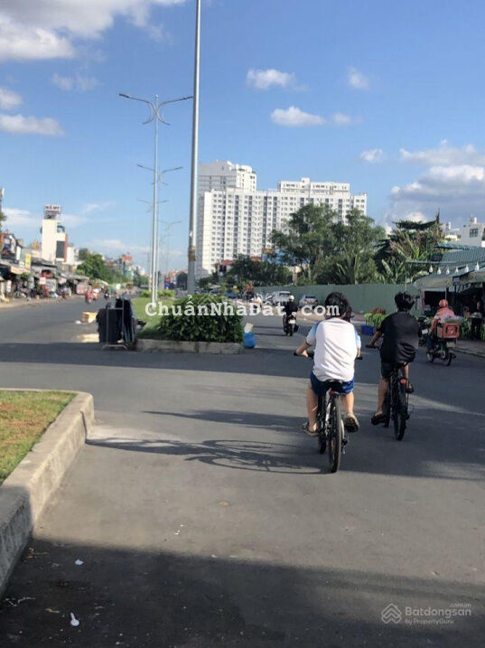 Mặt bằng riêng biệt 903 Trần Xuân Soạn - Quận 7. DT 8x10m, vỉa hè rộng, KD đa ngành, giá 13tr/th