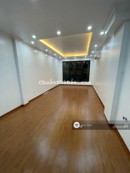 Tôi cần cho thuê nhà MP Vũ Tông Phan gần Ngã Tư Sở, full thang máy, điều hòa, DT 55m*6, MT 8m,