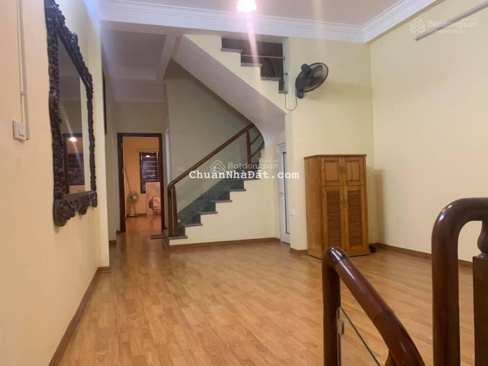 Cho thuê văn phòng Khương Đình cạnh chung cư Five Star 120m 2 tầng mặt tiền 4m giá 17tr có nội thất