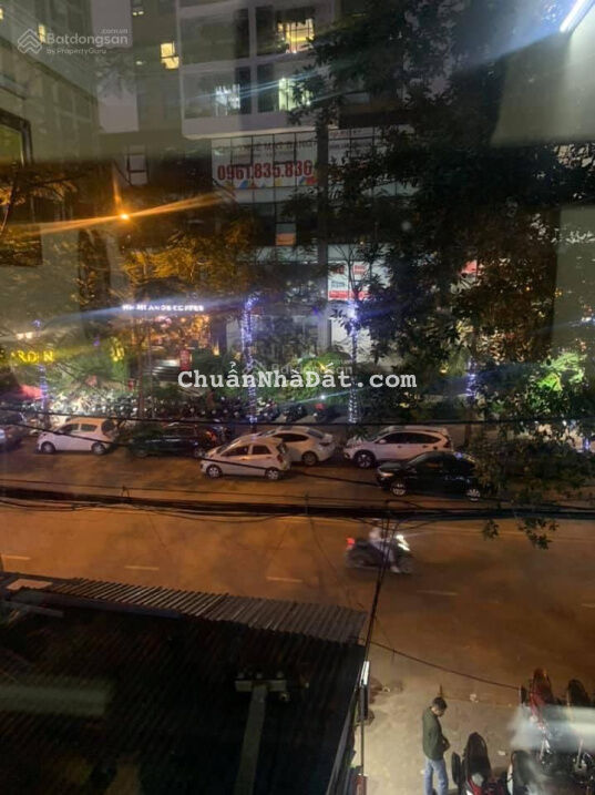 Cho thuê văn phòng Khương Đình cạnh chung cư Five Star 120m 2 tầng mặt tiền 4m giá 17tr có nội thất