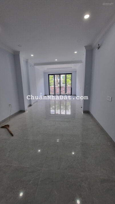 Cho thuê 2 mặt tiền Trường Chinh, P14, Tân Bình, DTS 500m2, thang máy, nhà mới xây, chỉ 70 triệu/th