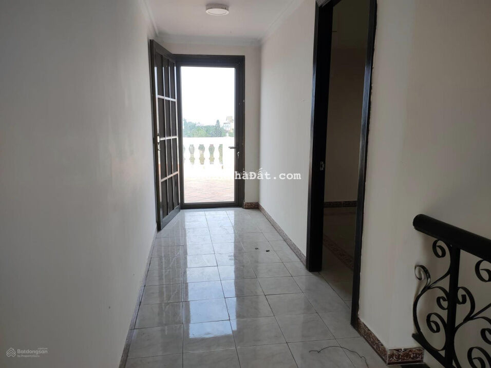 Biệt thự mặt tiền Sông Thương DT 11 x 25m trệt 3 lầu nhà mới 5 phòng rộng Biệt thự mặt tiền Sông Thương DT 11 x 25m trệt 3 lầu nhà mới 5 phòng rộng