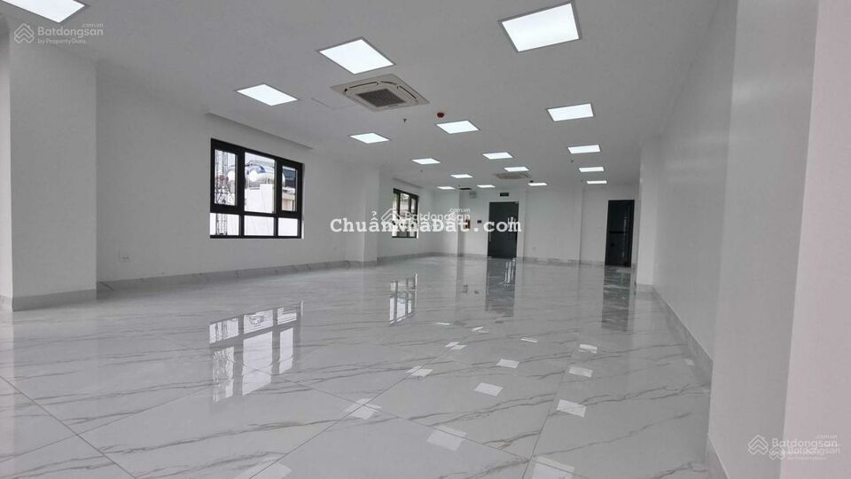 Mặt phố Yên Phụ Tây Hồ, 100m2x 5 tầng, thông sàn, thang máy điều hòa âm trần, có hầm chỉ 60tr/th