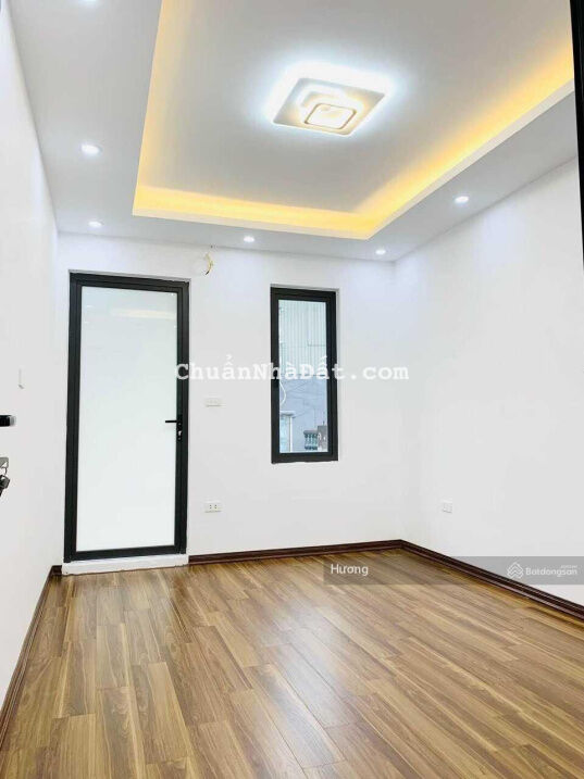 Duy nhất tại phố ẩm thực Nguyễn Văn Tuyết, thang máy, ốp kính, thông sàn, DT 60m2*6T, giá 50tr/th