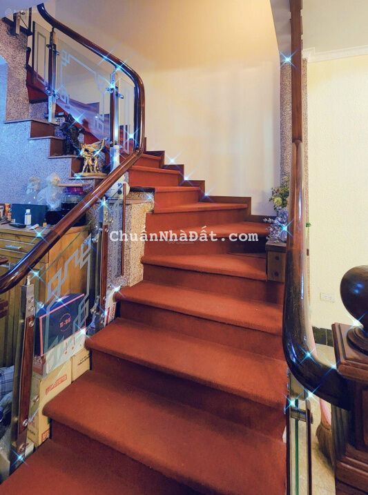 Cho thuê nhà phố khu Láng Hạ, 65 m2, 4,5 tầng, MT gần 5m, đủ đồ, giá 32 triệu/tháng