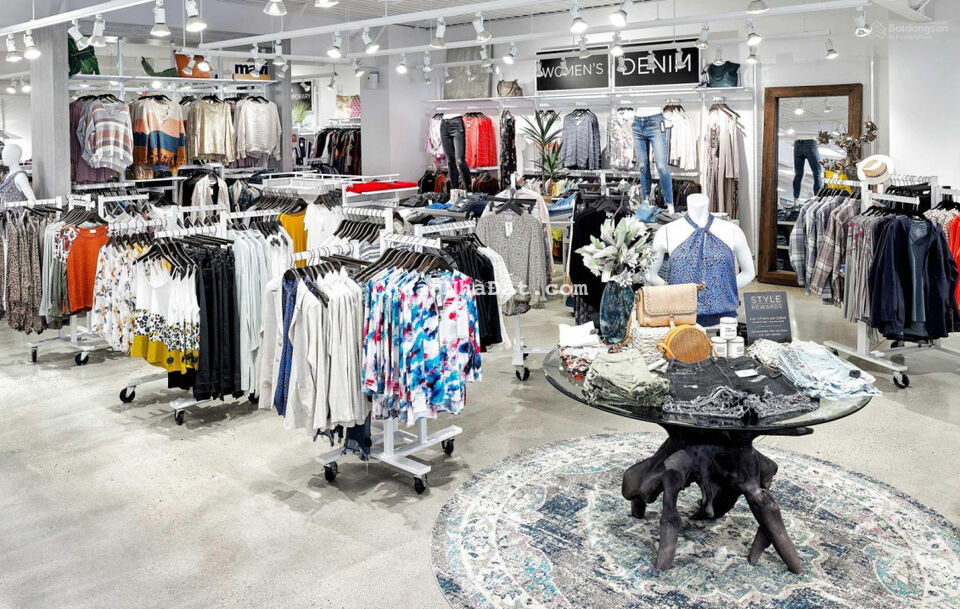 Cho thuê mặt bằng kd phố Chùa Láng diện tích 70m2 x 3 tầng, mặt tiền 5m, giá 65tr/th