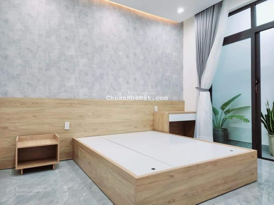 Cần cho thuê gấp biệt thự nhà vườn Vĩnh Phúc - Hoàng Hoa Thám DT 100m2 x 3 tầng, đủ đồ. Giá 16tr/th