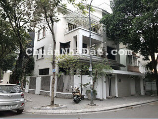 Cho thuê biệt thự ngõ 2 Giảng Võ, 150 m2, 4 tầng, đủ đồ cao cấp, 42 triệu/tháng