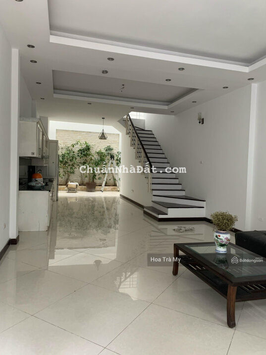 Tôi cho thuê nhà Đội Cấn xây mới 100%, 5 tầng, phân lô dân trí cao, nội thất cao cấp, 18tr/th