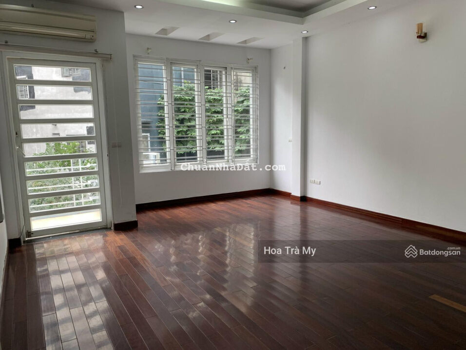 Tôi cho thuê nhà Đội Cấn xây mới 100%, 5 tầng, phân lô dân trí cao, nội thất cao cấp, 18tr/th