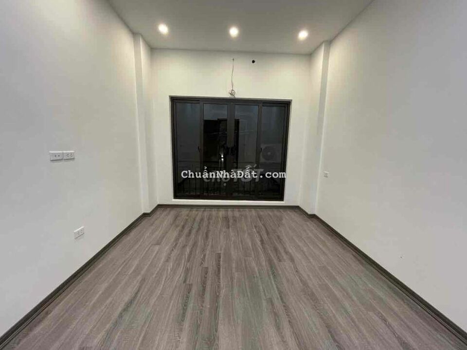 cho thuê nhà mới đẹp full nội thất, phố Thuỵ Khuê 5T, 3pn. 12tr